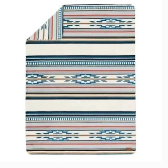 NWT PENDLETON Ultra Soft Throw Blanket Saltillo Striped 50" x 70" - Picture 3 of 3